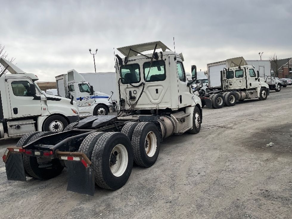 Day Cab Tractor-Heavy Duty Tractors-Freightliner-2018-T12664ST-Harrisburg-PA-364,102\n\t\tmiles-$ 44,000 - Image 7