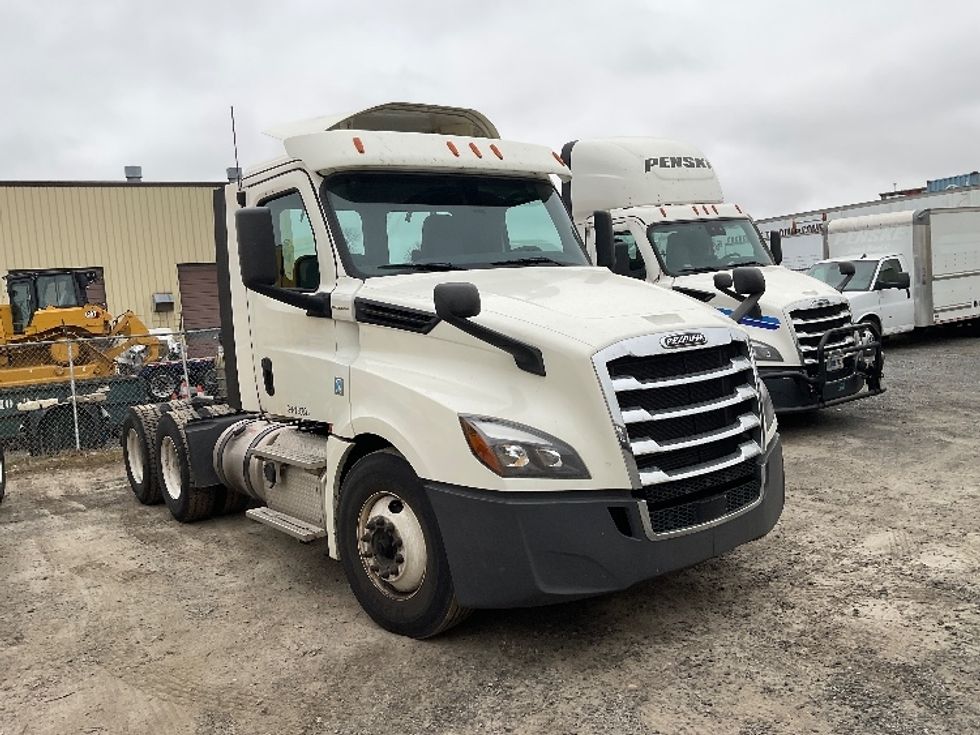 Day Cab Tractor-Heavy Duty Tractors-Freightliner-2018-T12664ST-Harrisburg-PA-366,569\n\t\tmiles-$ 41,750 - Image 1