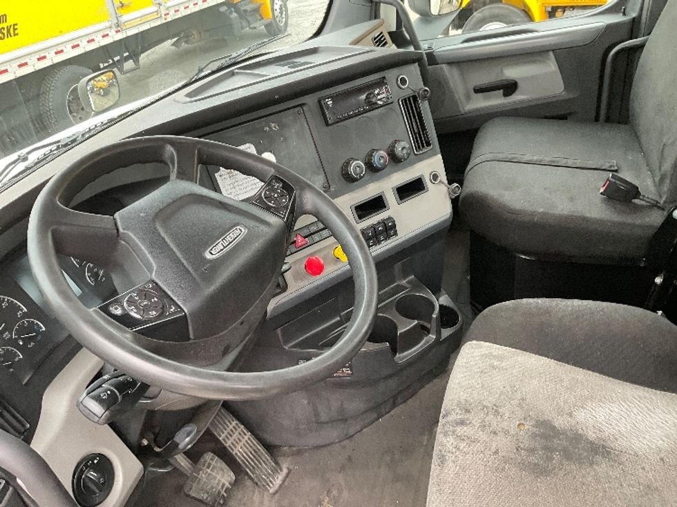Day Cab Tractor-Heavy Duty Tractors-Freightliner-2018-T12664ST-Harrisburg-PA-366,569\n\t\tmiles-$ 41,750 - Image 10