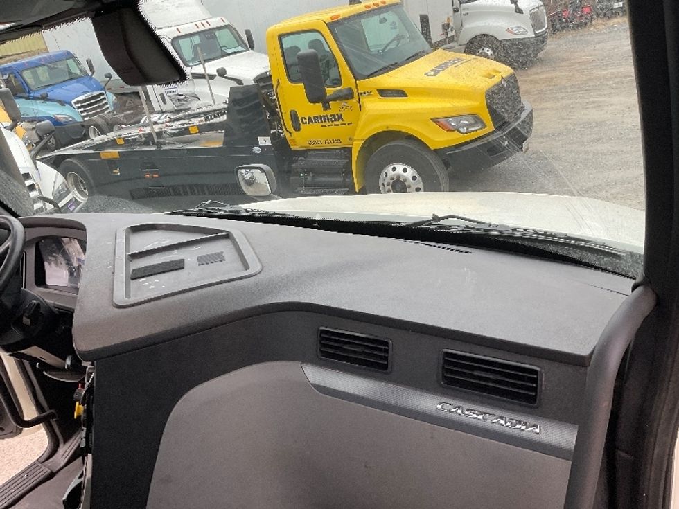 Day Cab Tractor-Heavy Duty Tractors-Freightliner-2018-T12664ST-Harrisburg-PA-366,569\n\t\tmiles-$ 41,750 - Image 13