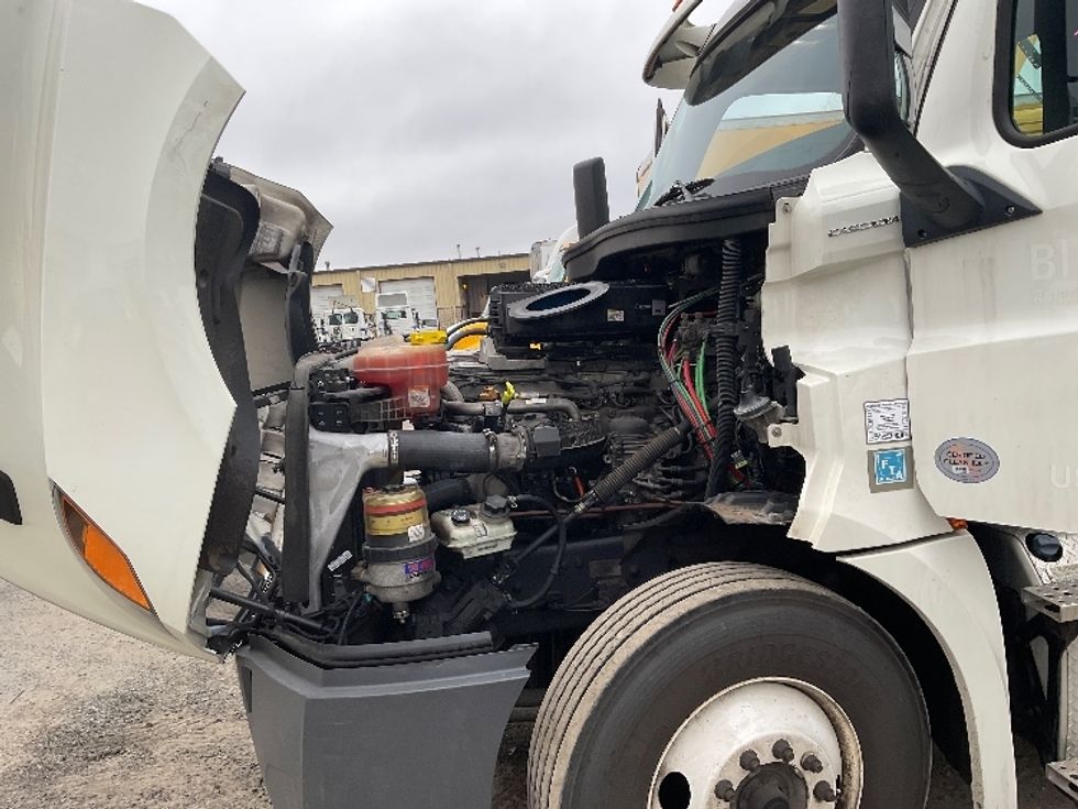 Day Cab Tractor-Heavy Duty Tractors-Freightliner-2018-T12664ST-Harrisburg-PA-366,569\n\t\tmiles-$ 41,750 - Image 16