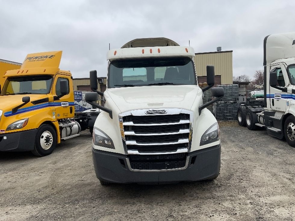 Day Cab Tractor-Heavy Duty Tractors-Freightliner-2018-T12664ST-Harrisburg-PA-366,569\n\t\tmiles-$ 41,750 - Image 2
