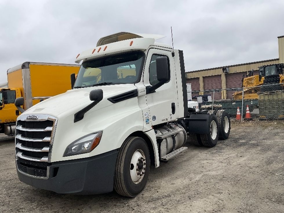 Day Cab Tractor-Heavy Duty Tractors-Freightliner-2018-T12664ST-Harrisburg-PA-366,569\n\t\tmiles-$ 41,750 - Image 3