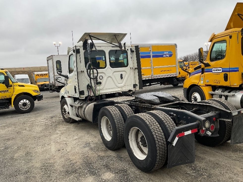 Day Cab Tractor-Heavy Duty Tractors-Freightliner-2018-T12664ST-Harrisburg-PA-366,569\n\t\tmiles-$ 41,750 - Image 5