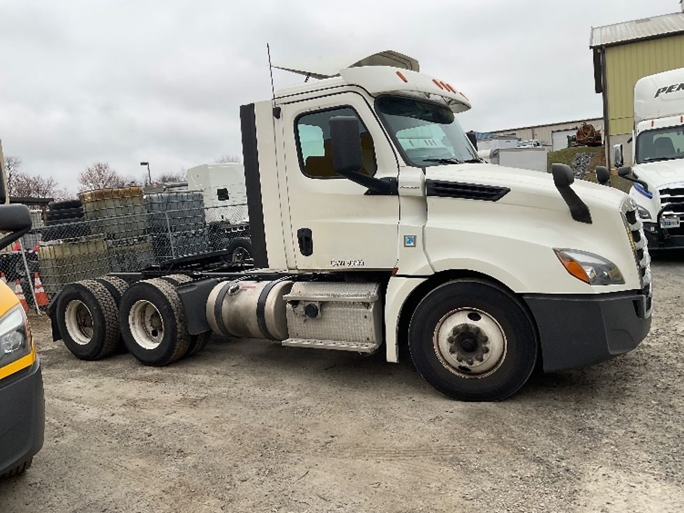 Day Cab Tractor-Heavy Duty Tractors-Freightliner-2018-T12664ST-Harrisburg-PA-366,569\n\t\tmiles-$ 41,750 - Image 8