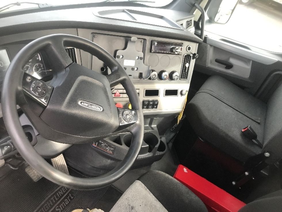 Day Cab Tractor-Heavy Duty Tractors-Freightliner-2018-T12664ST-Harrisburg-PA-366,802\n\t\tmiles-$ 44,250 - Image 10