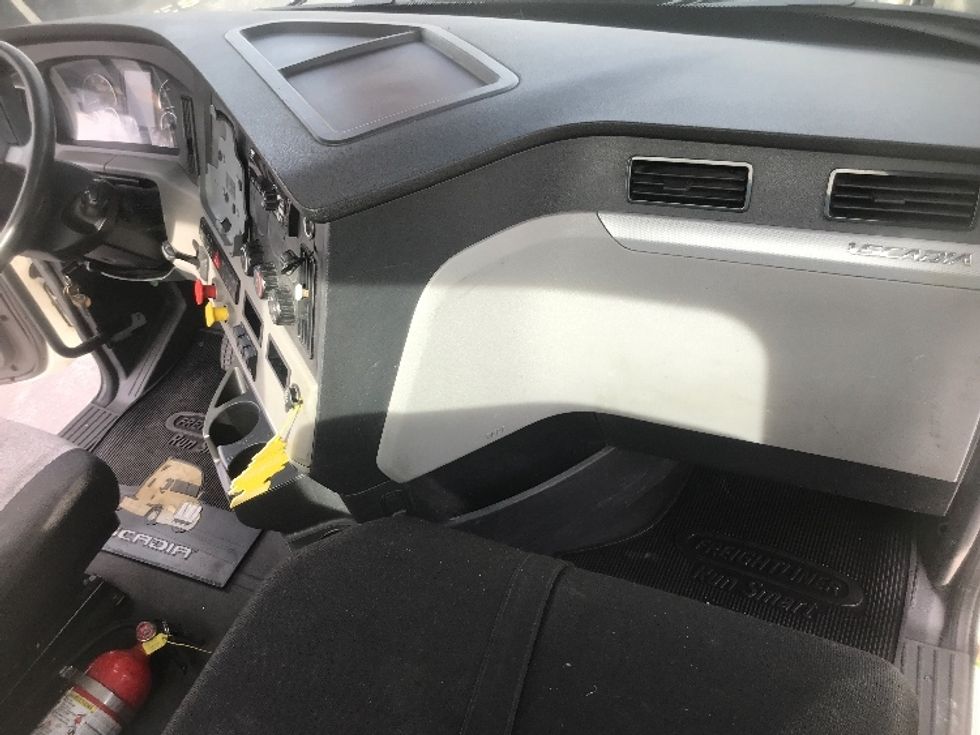 Day Cab Tractor-Heavy Duty Tractors-Freightliner-2018-T12664ST-Harrisburg-PA-366,802\n\t\tmiles-$ 44,250 - Image 13