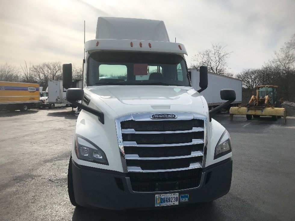 Day Cab Tractor-Heavy Duty Tractors-Freightliner-2018-T12664ST-Harrisburg-PA-366,802\n\t\tmiles-$ 44,250 - Image 2