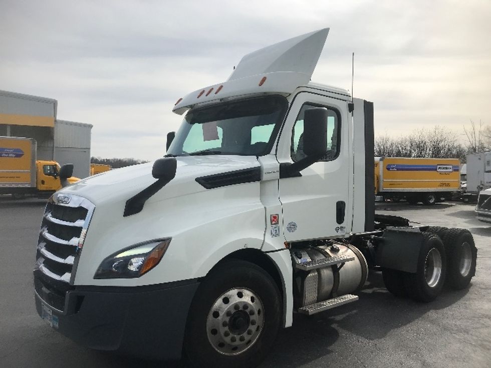 Day Cab Tractor-Heavy Duty Tractors-Freightliner-2018-T12664ST-Harrisburg-PA-366,802\n\t\tmiles-$ 44,250 - Image 3