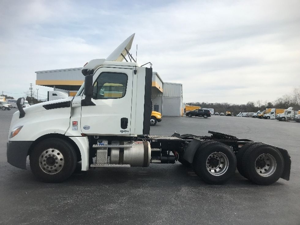 Day Cab Tractor-Heavy Duty Tractors-Freightliner-2018-T12664ST-Harrisburg-PA-366,802\n\t\tmiles-$ 44,250 - Image 4