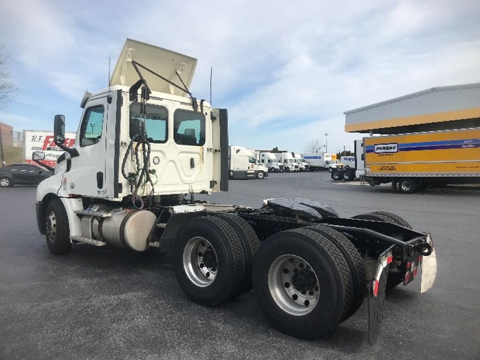 Day Cab Tractor-Heavy Duty Tractors-Freightliner-2018-T12664ST-Harrisburg-PA-366,802\n\t\tmiles-$ 44,250 - Image 5