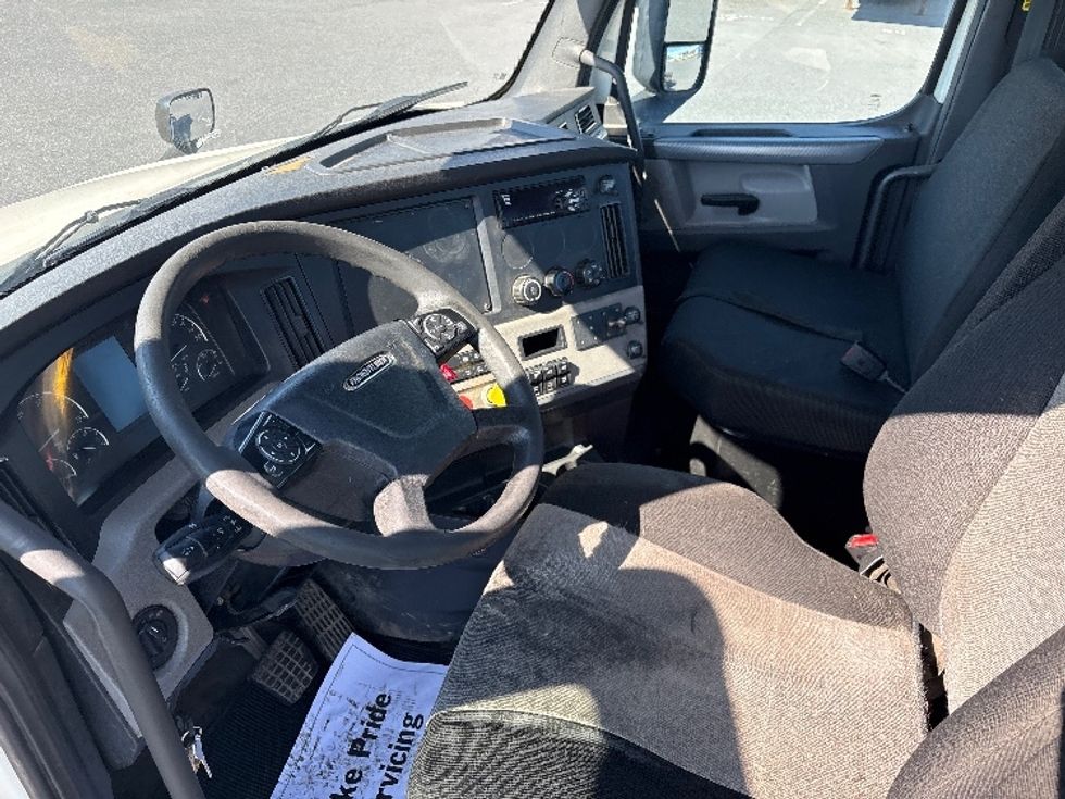 Day Cab Tractor-Heavy Duty Tractors-Freightliner-2018-T12664ST-Harrisburg-PA-378,554\n\t\tmiles-$ 36,000 - Image 10
