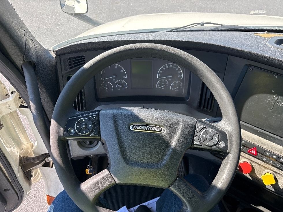 Day Cab Tractor-Heavy Duty Tractors-Freightliner-2018-T12664ST-Harrisburg-PA-378,554\n\t\tmiles-$ 36,000 - Image 11