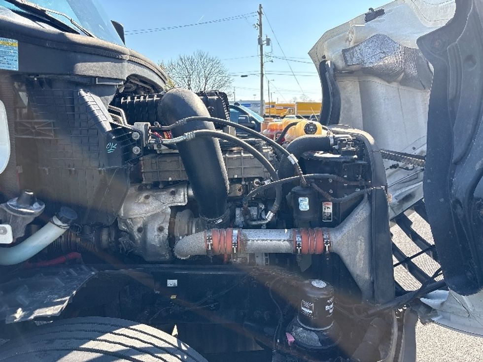 Day Cab Tractor-Heavy Duty Tractors-Freightliner-2018-T12664ST-Harrisburg-PA-378,554\n\t\tmiles-$ 36,000 - Image 15