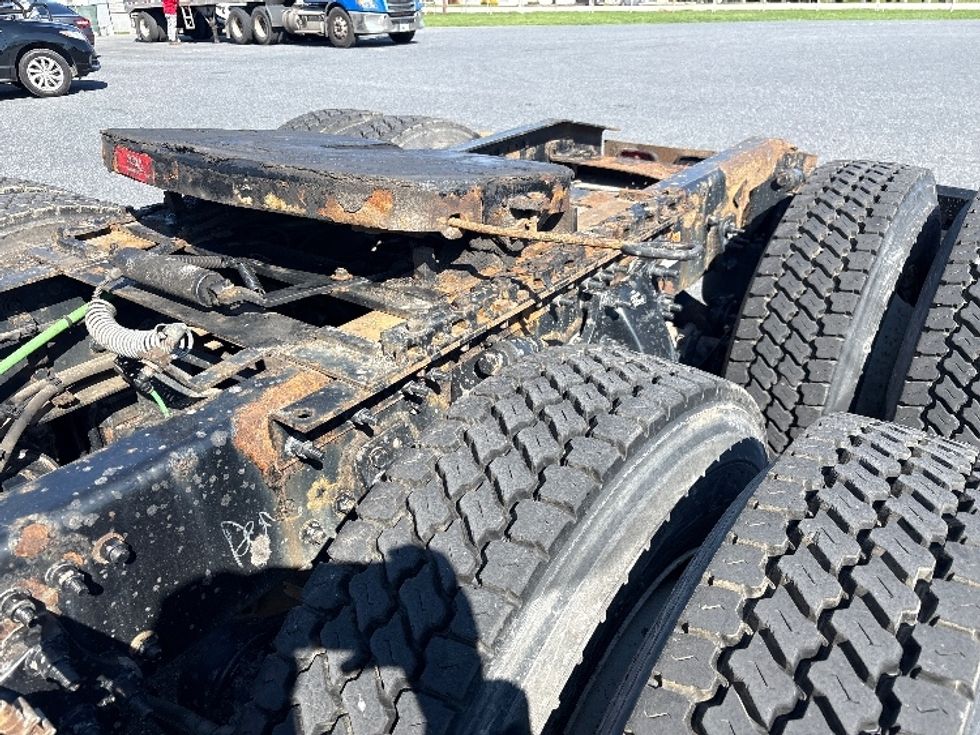 Day Cab Tractor-Heavy Duty Tractors-Freightliner-2018-T12664ST-Harrisburg-PA-378,554\n\t\tmiles-$ 36,000 - Image 17