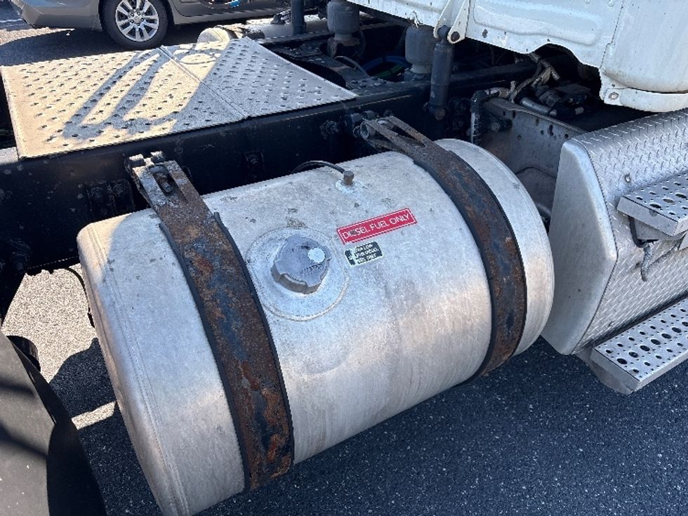 Day Cab Tractor-Heavy Duty Tractors-Freightliner-2018-T12664ST-Harrisburg-PA-378,554\n\t\tmiles-$ 36,000 - Image 19