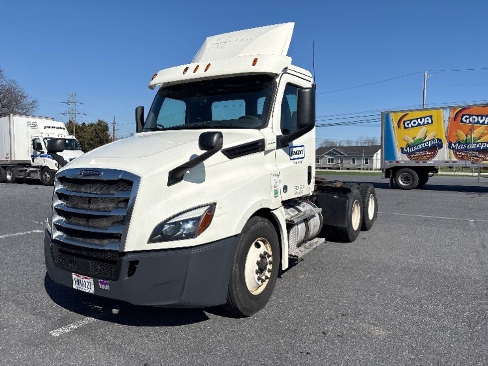 Day Cab Tractor-Heavy Duty Tractors-Freightliner-2018-T12664ST-Harrisburg-PA-378,554\n\t\tmiles-$ 36,000 - Image 3