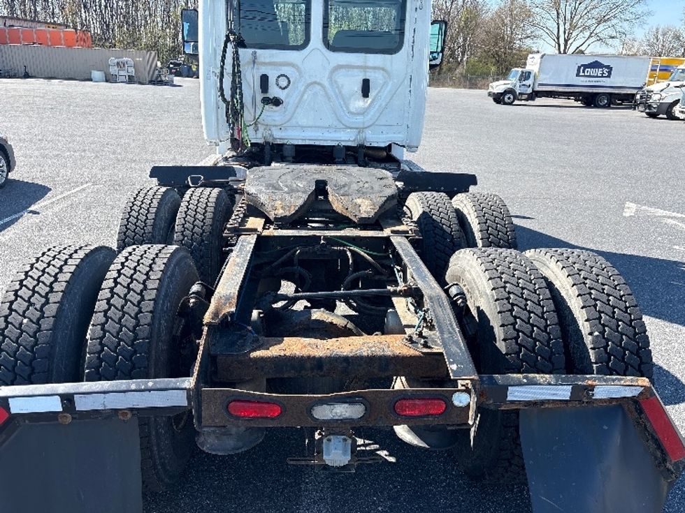 Day Cab Tractor-Heavy Duty Tractors-Freightliner-2018-T12664ST-Harrisburg-PA-378,554\n\t\tmiles-$ 36,000 - Image 6