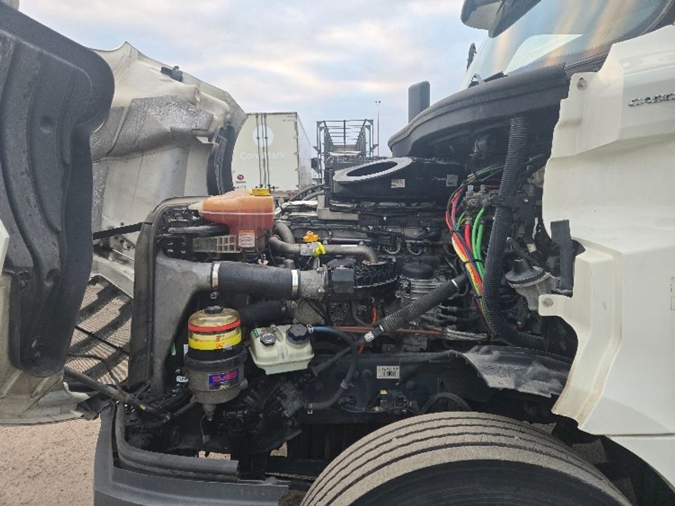Day Cab Tractor-Heavy Duty Tractors-Freightliner-2018-T12664ST-Harrisburg-PA-390,141\n\t\tmiles-$ 47,000 - Image 16