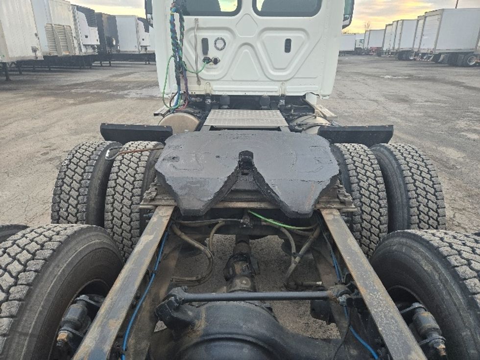 Day Cab Tractor-Heavy Duty Tractors-Freightliner-2018-T12664ST-Harrisburg-PA-390,141\n\t\tmiles-$ 47,000 - Image 6