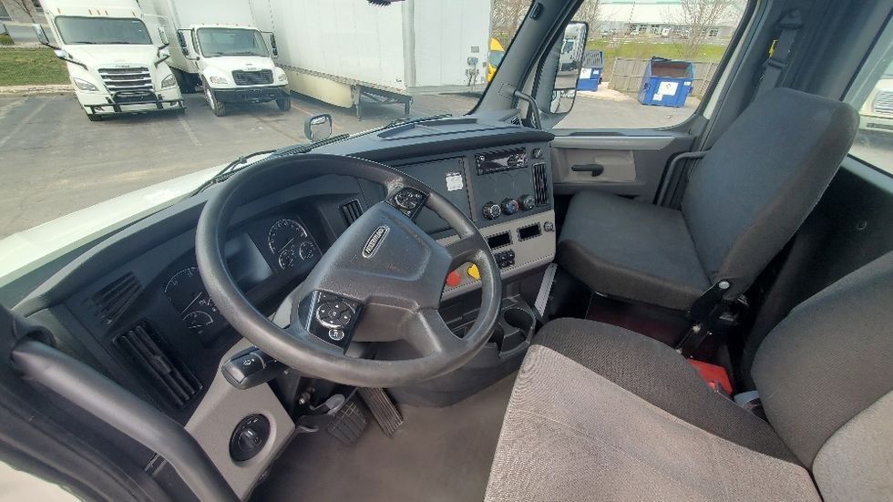 Day Cab Tractor-Heavy Duty Tractors-Freightliner-2018-T12664ST-Harrisburg-PA-403,534\n\t\tmiles-$ 42,500 - Image 10