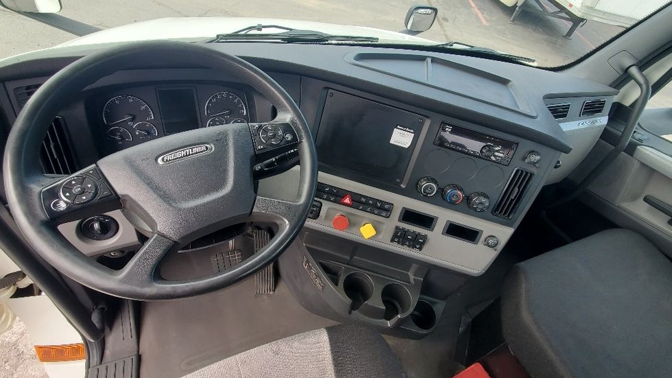 Day Cab Tractor-Heavy Duty Tractors-Freightliner-2018-T12664ST-Harrisburg-PA-403,534\n\t\tmiles-$ 42,500 - Image 11