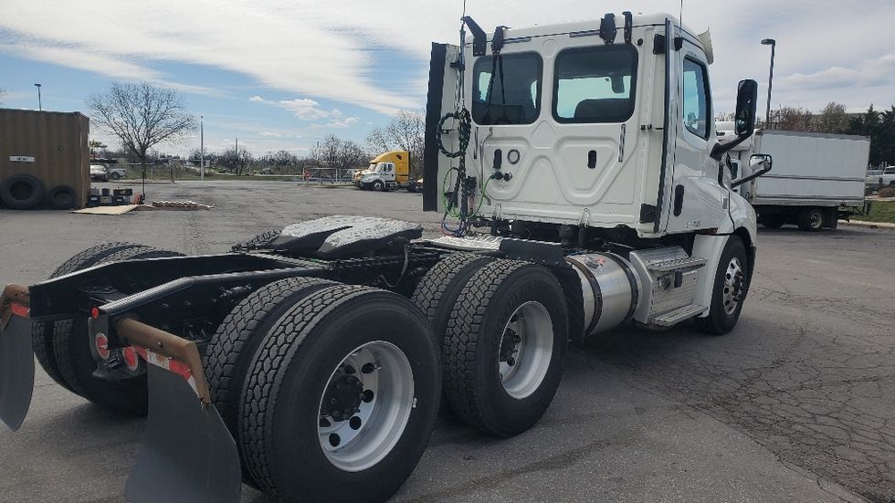 Day Cab Tractor-Heavy Duty Tractors-Freightliner-2018-T12664ST-Harrisburg-PA-403,534\n\t\tmiles-$ 42,500 - Image 7