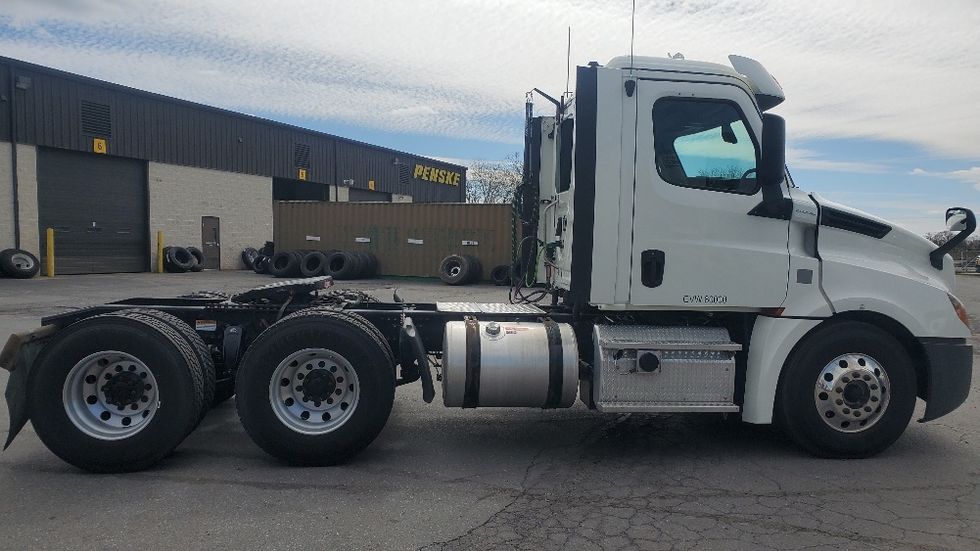 Day Cab Tractor-Heavy Duty Tractors-Freightliner-2018-T12664ST-Harrisburg-PA-403,534\n\t\tmiles-$ 42,500 - Image 8