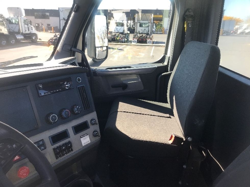 Day Cab Tractor-Heavy Duty Tractors-Freightliner-2018-T12664ST-Harrisburg-PA-421,741\n\t\tmiles-$ 44,500 - Image 10