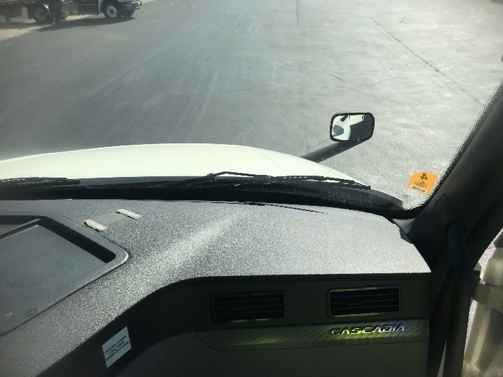 Day Cab Tractor-Heavy Duty Tractors-Freightliner-2018-T12664ST-Harrisburg-PA-421,741\n\t\tmiles-$ 44,500 - Image 13