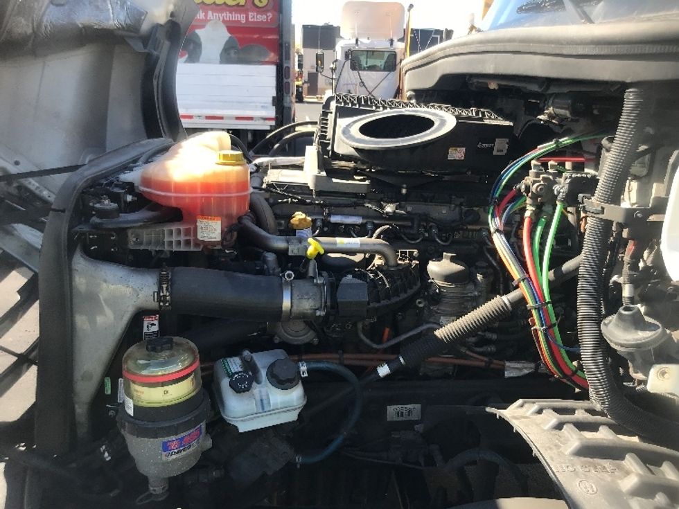 Day Cab Tractor-Heavy Duty Tractors-Freightliner-2018-T12664ST-Harrisburg-PA-421,741\n\t\tmiles-$ 44,500 - Image 15