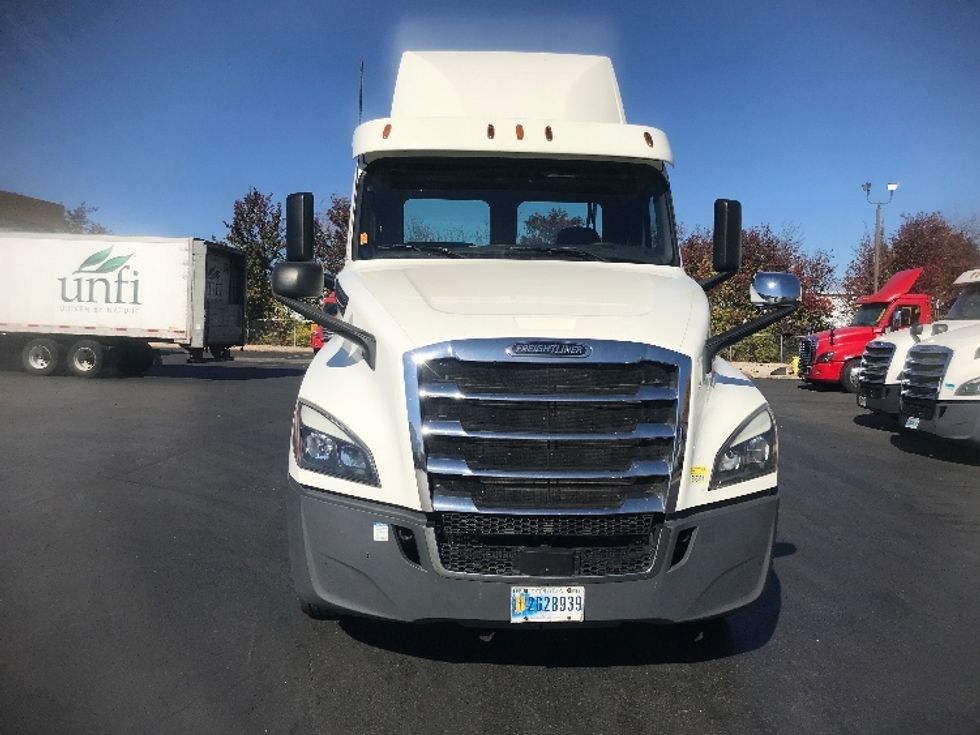 Day Cab Tractor-Heavy Duty Tractors-Freightliner-2018-T12664ST-Harrisburg-PA-421,741\n\t\tmiles-$ 44,500 - Image 2