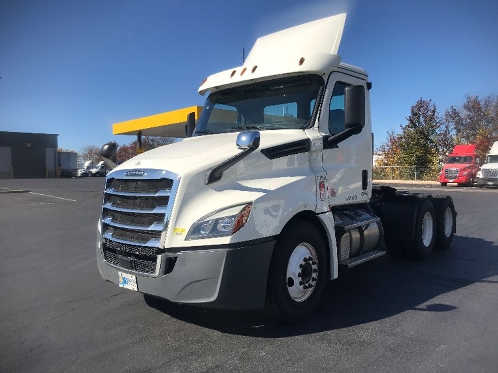 Day Cab Tractor-Heavy Duty Tractors-Freightliner-2018-T12664ST-Harrisburg-PA-421,741\n\t\tmiles-$ 44,500 - Image 3