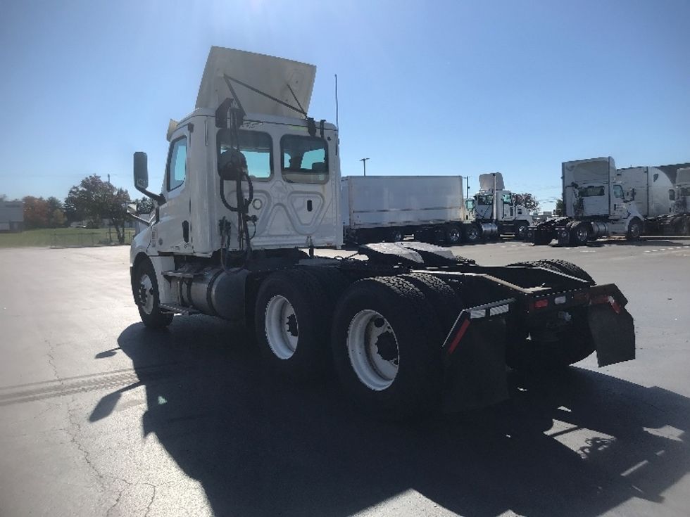 Day Cab Tractor-Heavy Duty Tractors-Freightliner-2018-T12664ST-Harrisburg-PA-421,741\n\t\tmiles-$ 44,500 - Image 5