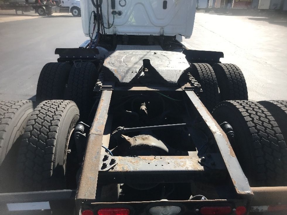 Day Cab Tractor-Heavy Duty Tractors-Freightliner-2018-T12664ST-Harrisburg-PA-421,741\n\t\tmiles-$ 44,500 - Image 6