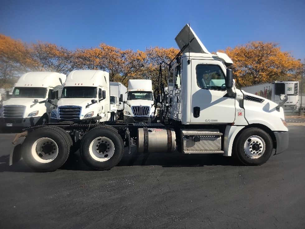 Day Cab Tractor-Heavy Duty Tractors-Freightliner-2018-T12664ST-Harrisburg-PA-421,741\n\t\tmiles-$ 44,500 - Image 8