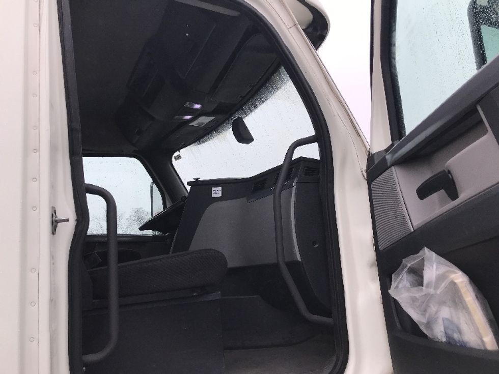 Day Cab Tractor-Heavy Duty Tractors-Freightliner-2018-T12664ST-Harrisburg-PA-425,829\n\t\tmiles-$ 43,250 - Image 12