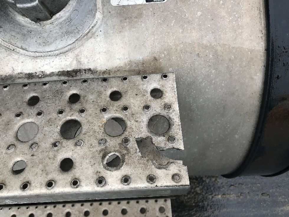 Day Cab Tractor-Heavy Duty Tractors-Freightliner-2018-T12664ST-Harrisburg-PA-425,829\n\t\tmiles-$ 43,250 - Image 17