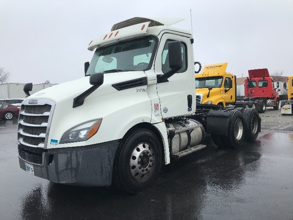 Day Cab Tractor-Heavy Duty Tractors-Freightliner-2018-T12664ST-Harrisburg-PA-425,829\n\t\tmiles-$ 43,250 - Image 3