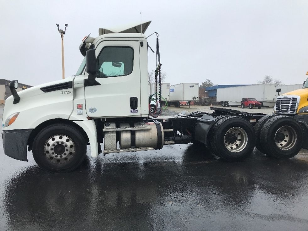 Day Cab Tractor-Heavy Duty Tractors-Freightliner-2018-T12664ST-Harrisburg-PA-425,829\n\t\tmiles-$ 43,250 - Image 4