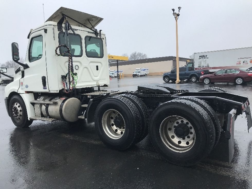Day Cab Tractor-Heavy Duty Tractors-Freightliner-2018-T12664ST-Harrisburg-PA-425,829\n\t\tmiles-$ 43,250 - Image 5