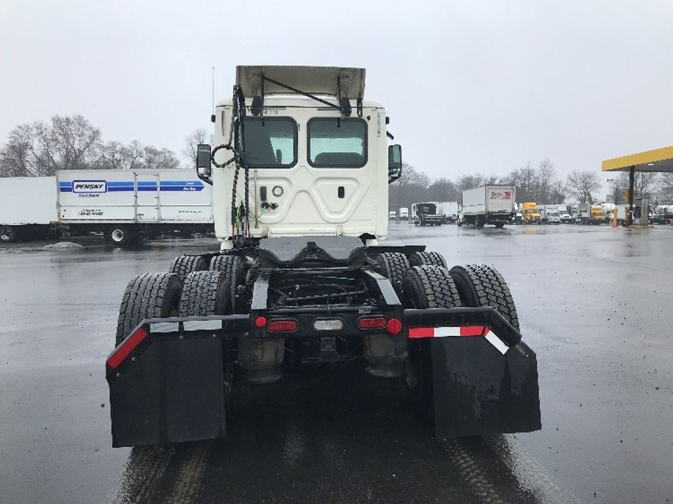 Day Cab Tractor-Heavy Duty Tractors-Freightliner-2018-T12664ST-Harrisburg-PA-425,829\n\t\tmiles-$ 43,250 - Image 6