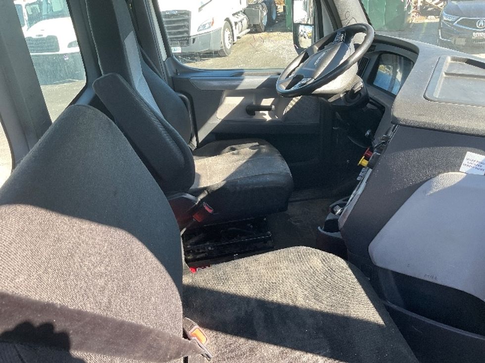 Day Cab Tractor-Heavy Duty Tractors-Freightliner-2018-T12664ST-Harrisburg-PA-428,614\n\t\tmiles-$ 41,750 - Image 14