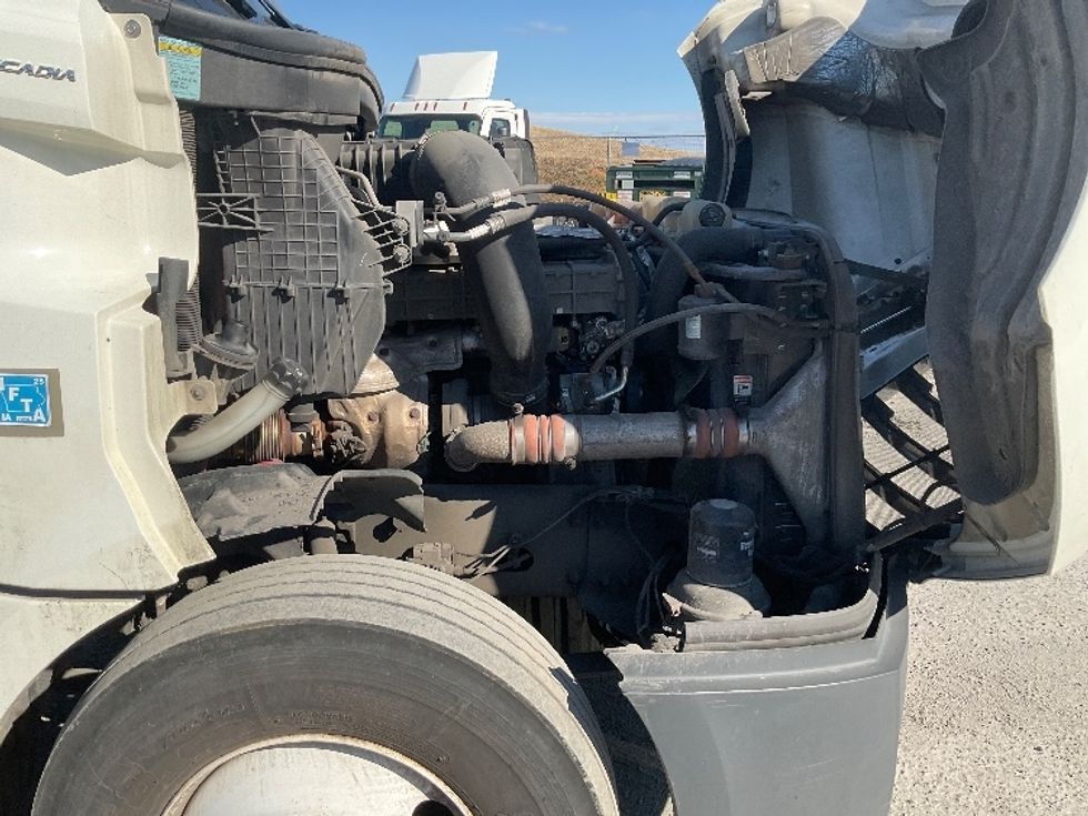 Day Cab Tractor-Heavy Duty Tractors-Freightliner-2018-T12664ST-Harrisburg-PA-428,614\n\t\tmiles-$ 41,750 - Image 15