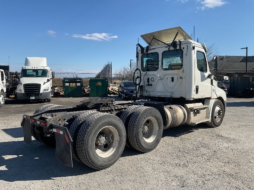 Day Cab Tractor-Heavy Duty Tractors-Freightliner-2018-T12664ST-Harrisburg-PA-428,614\n\t\tmiles-$ 41,750 - Image 7