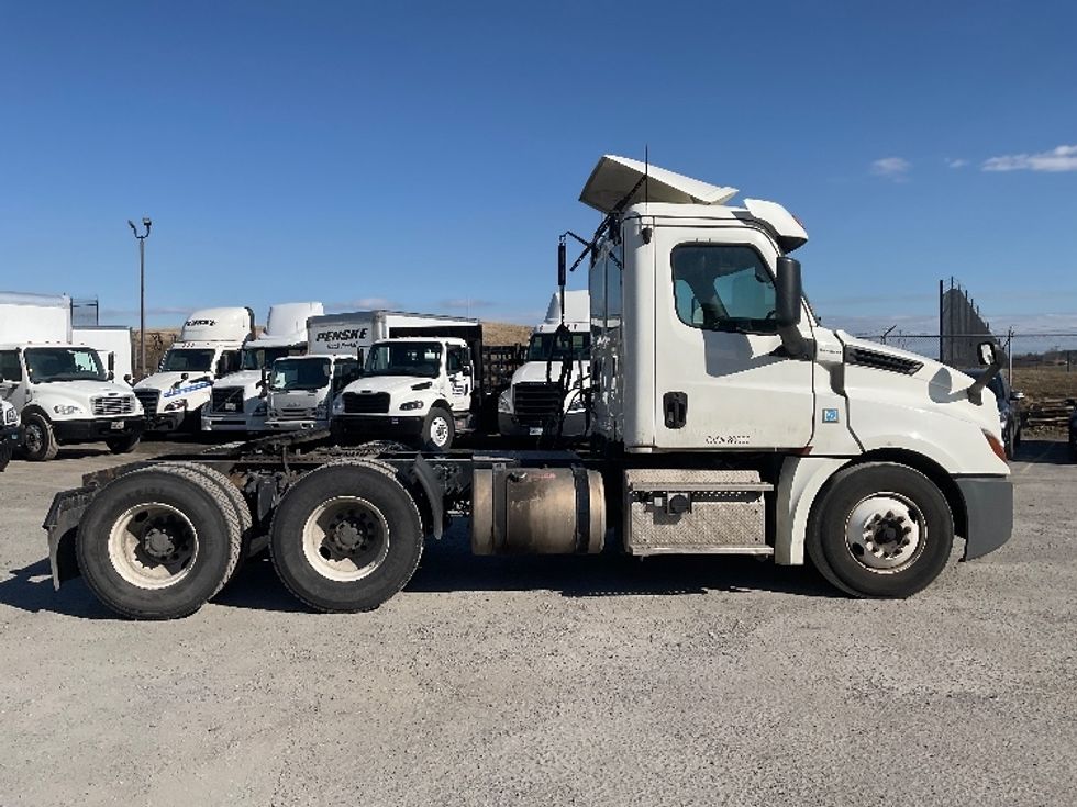 Day Cab Tractor-Heavy Duty Tractors-Freightliner-2018-T12664ST-Harrisburg-PA-428,614\n\t\tmiles-$ 41,750 - Image 8