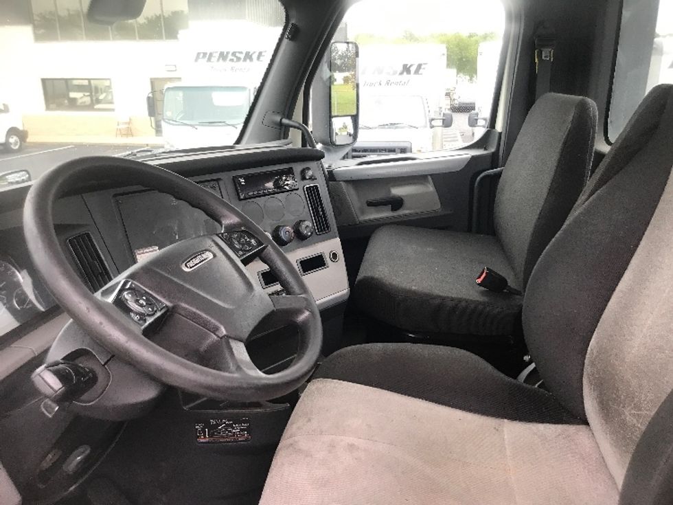 Day Cab Tractor-Heavy Duty Tractors-Freightliner-2018-T12664ST-Harrisburg-PA-429,997\n\t\tmiles-$ 45,500 - Image 10