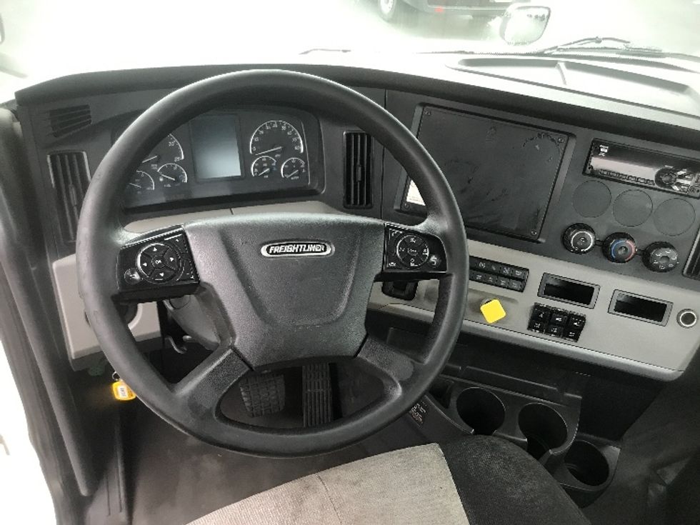 Day Cab Tractor-Heavy Duty Tractors-Freightliner-2018-T12664ST-Harrisburg-PA-429,997\n\t\tmiles-$ 45,500 - Image 11
