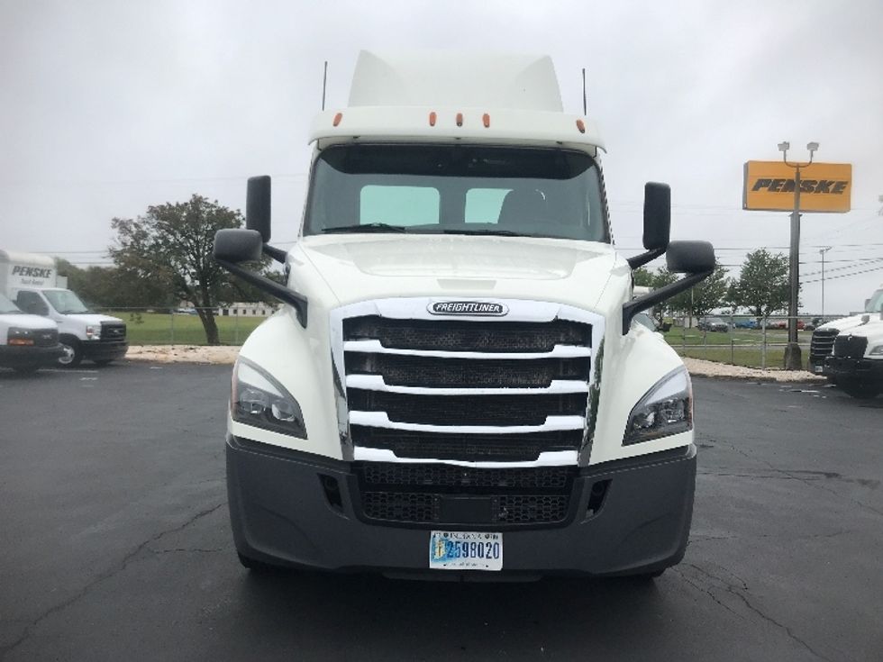 Day Cab Tractor-Heavy Duty Tractors-Freightliner-2018-T12664ST-Harrisburg-PA-429,997\n\t\tmiles-$ 45,500 - Image 2