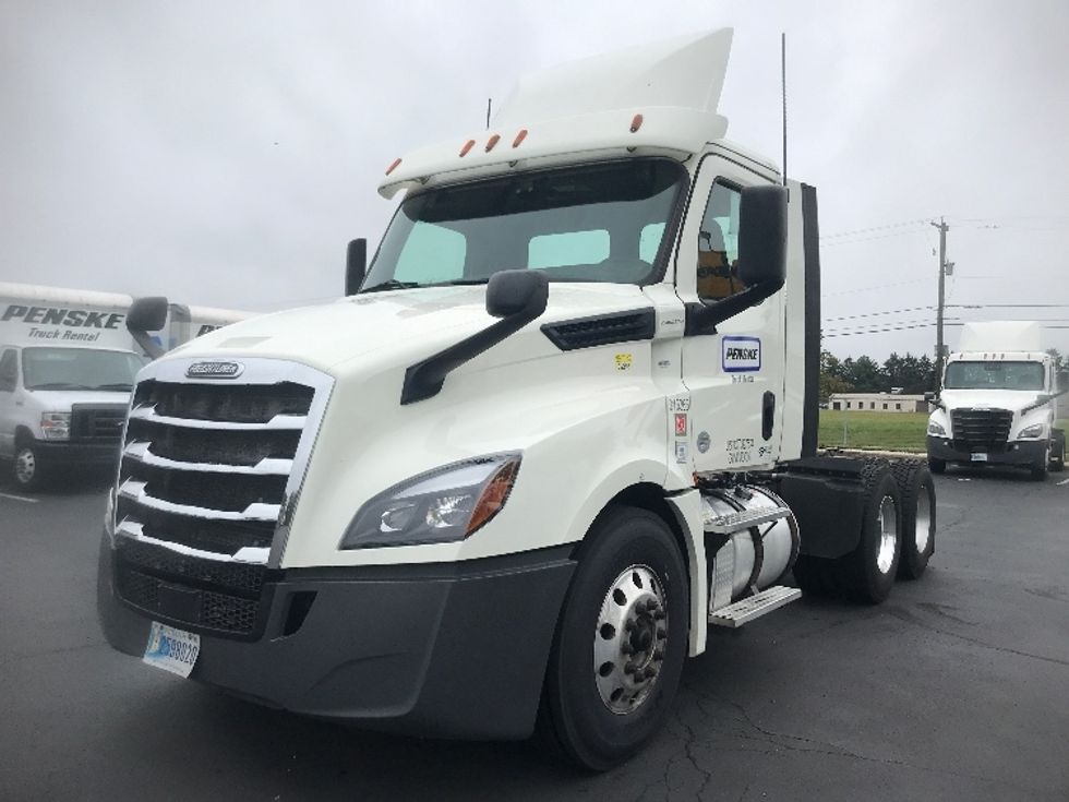 Day Cab Tractor-Heavy Duty Tractors-Freightliner-2018-T12664ST-Harrisburg-PA-429,997\n\t\tmiles-$ 45,500 - Image 3